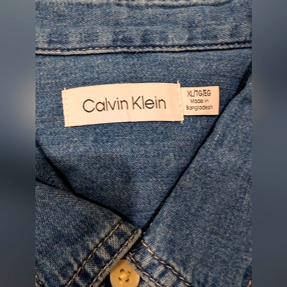 Calvin Klein  Mens Denim Button Down Shirt, size XL, NWT - Picture 3 of 4
